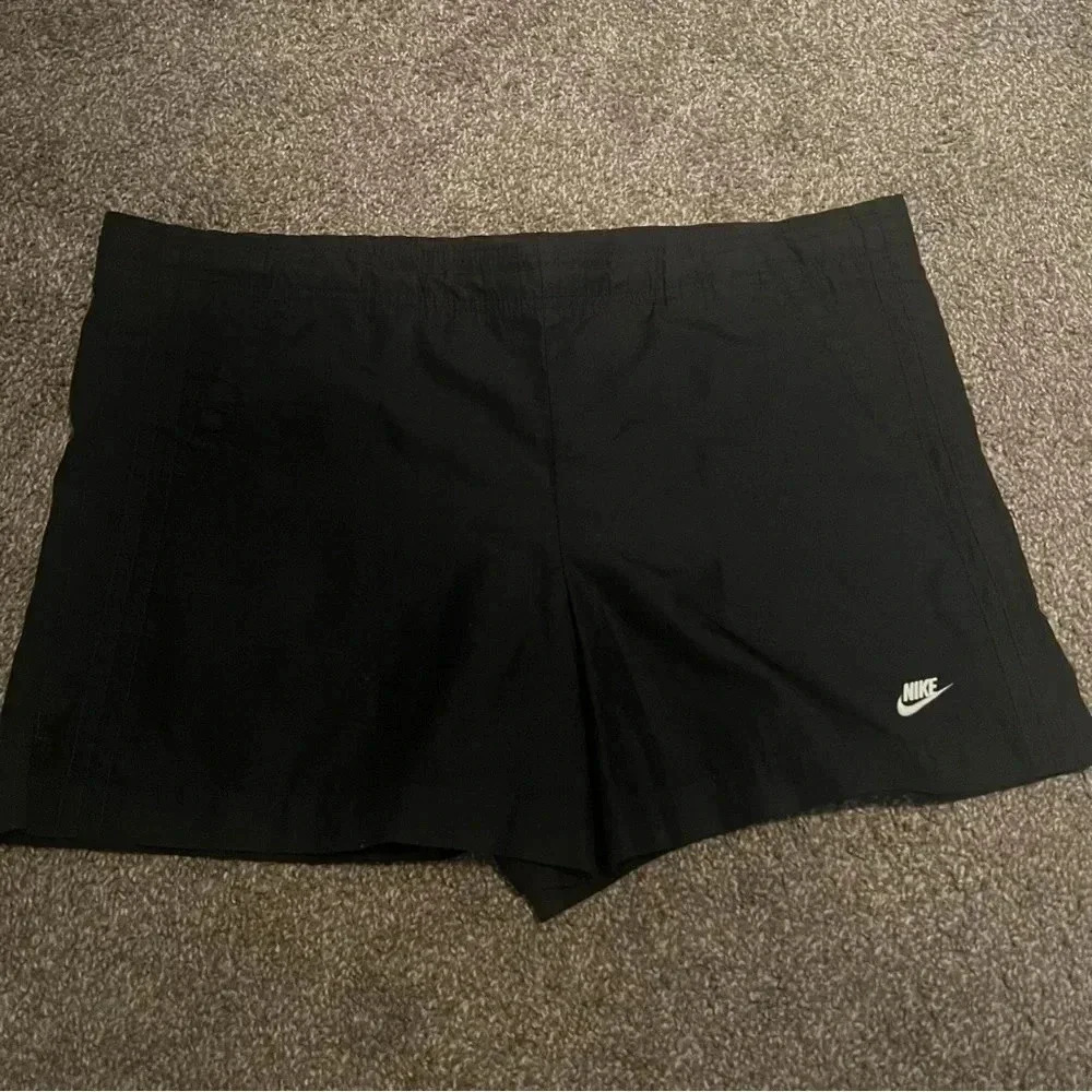Nike Shorts Woman’s drawstring with pockets size L (12-14) 100% Polyester